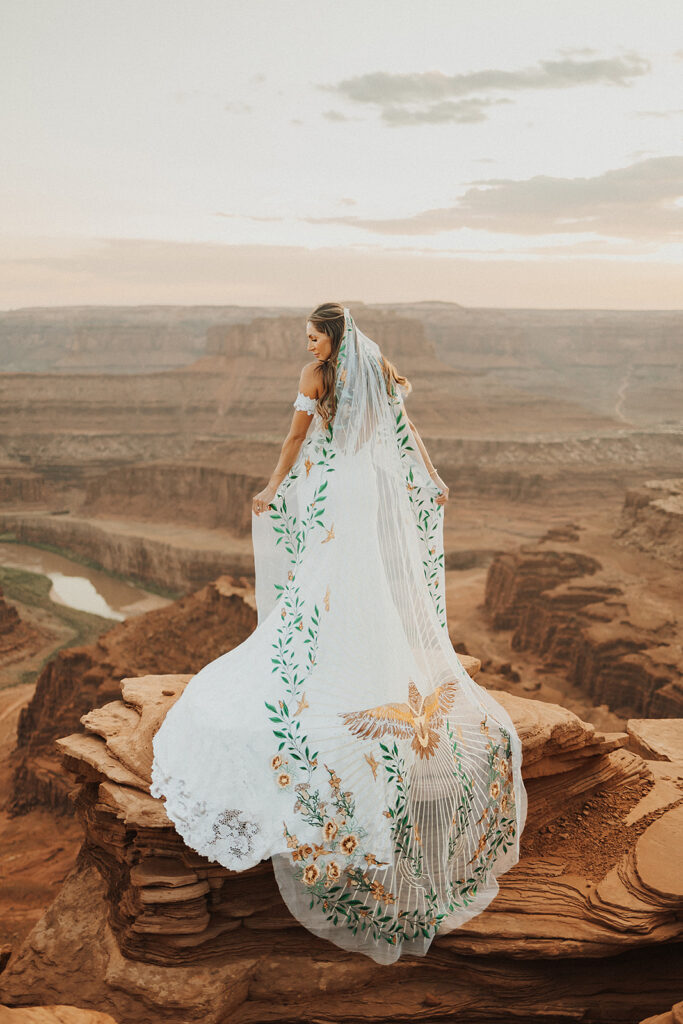 Couple eloping in Utah, Dead Horse Point State Park