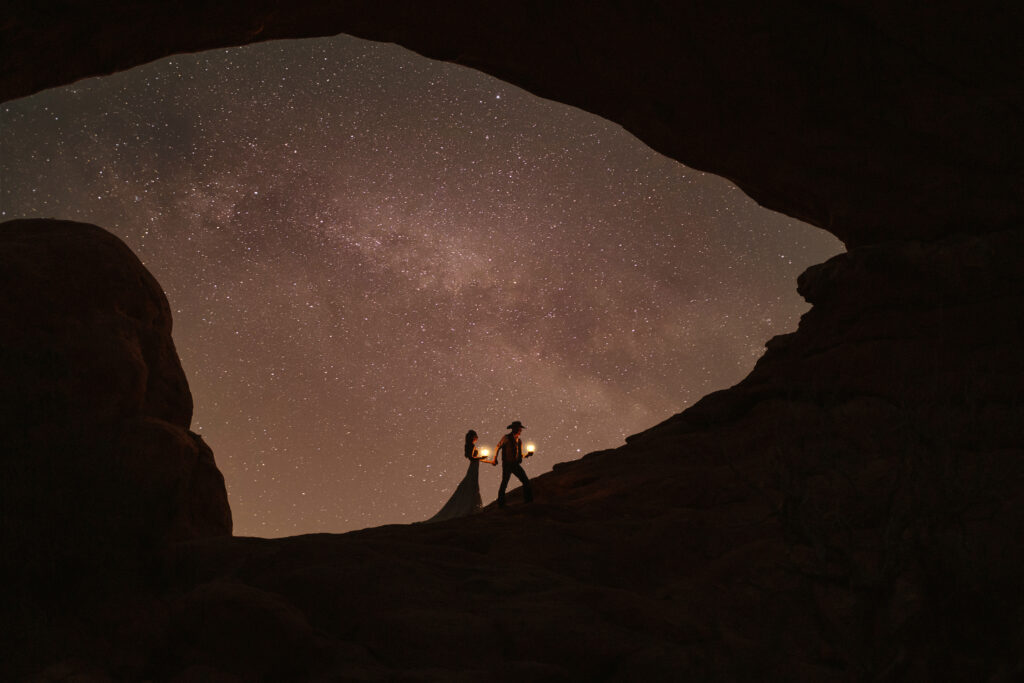 Couple eloping in Utah, Arches National Park