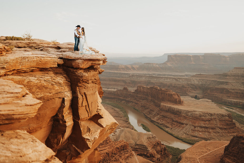 Couple eloping in Utah, Dead Horse Point State Park